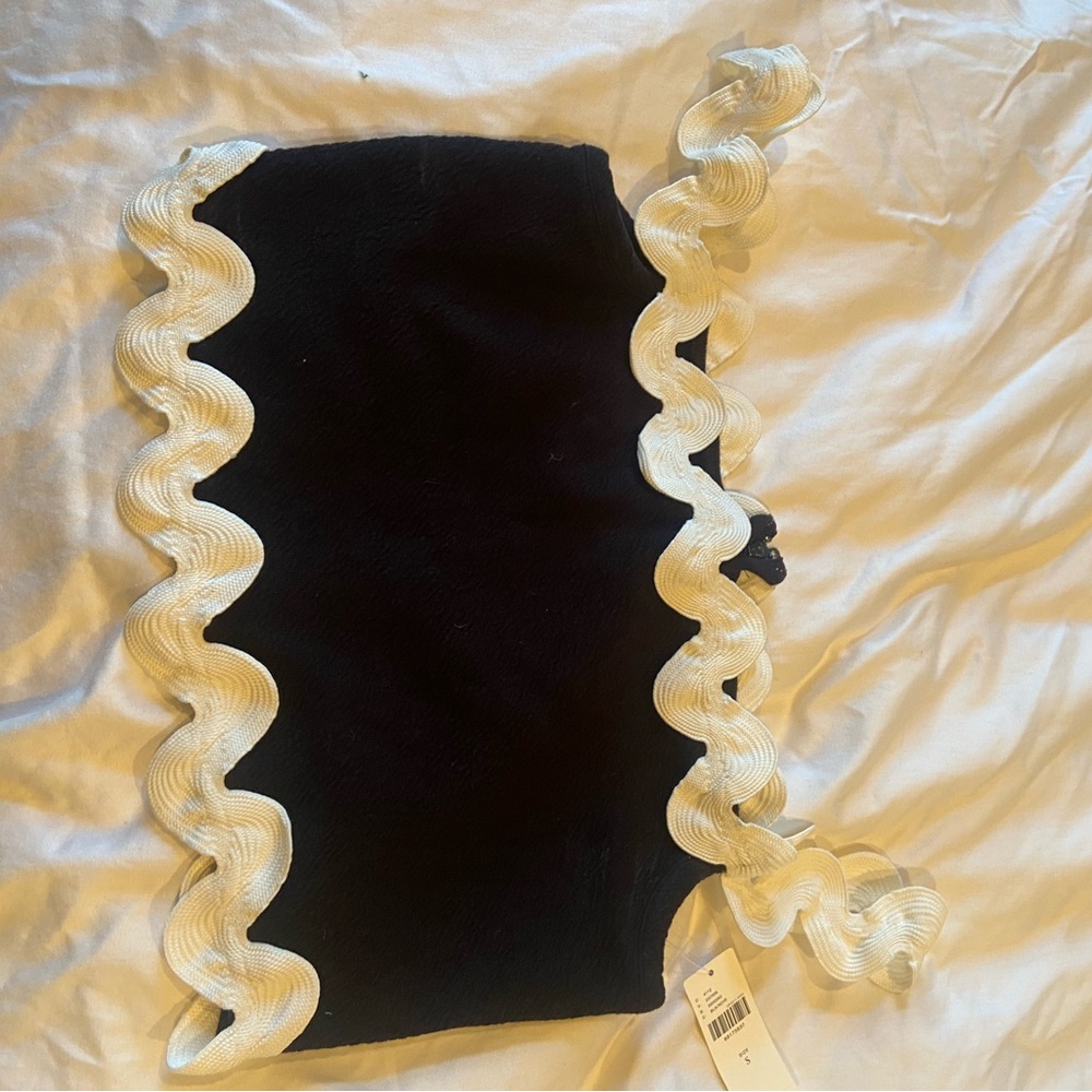 Maeve Black Top with Cream Wavy Detail